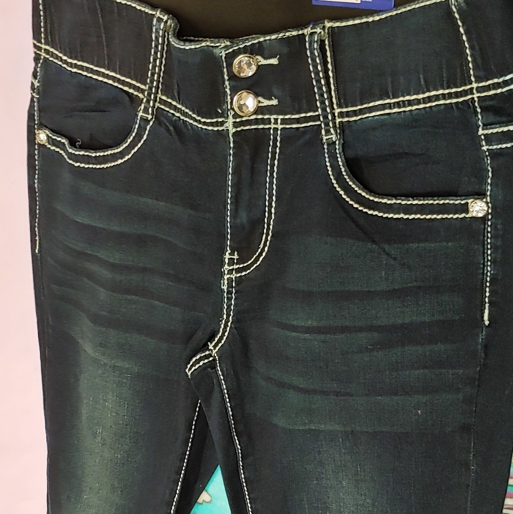 NWT Women's Apt. 9 Capris w/ Bling!